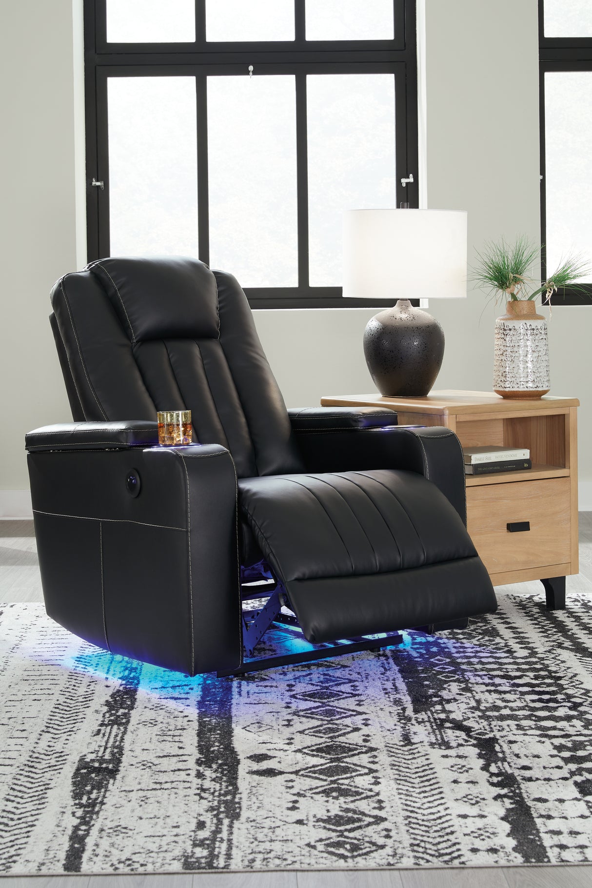 Center Black Point Recliner