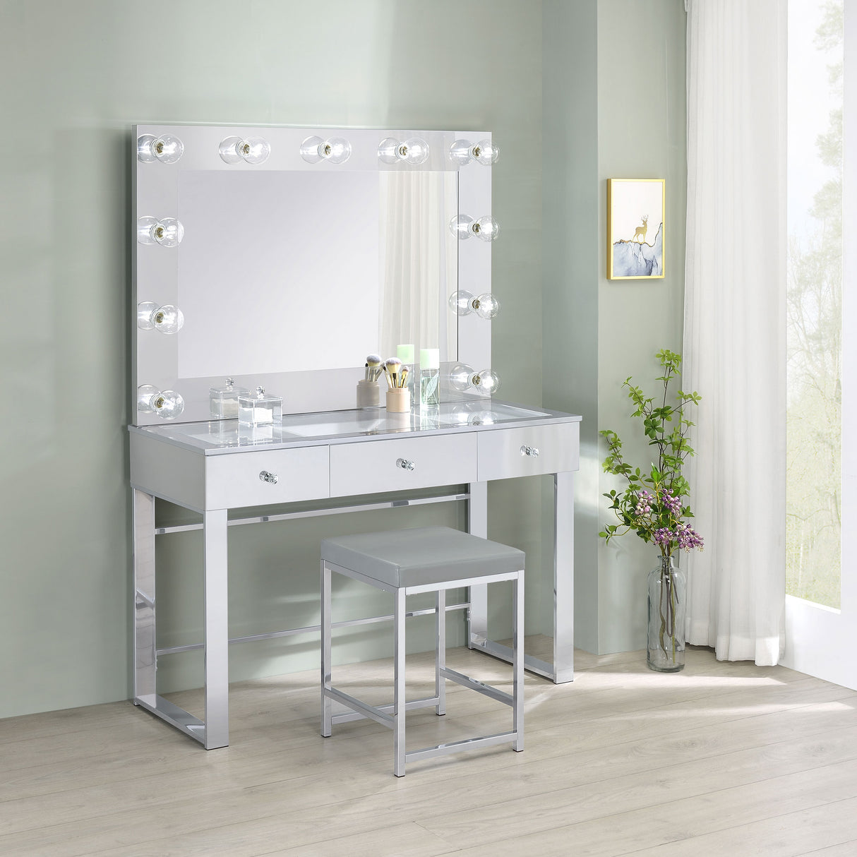 Umbridge Chrome 3-Drawer Vanity Set With Lighting And White