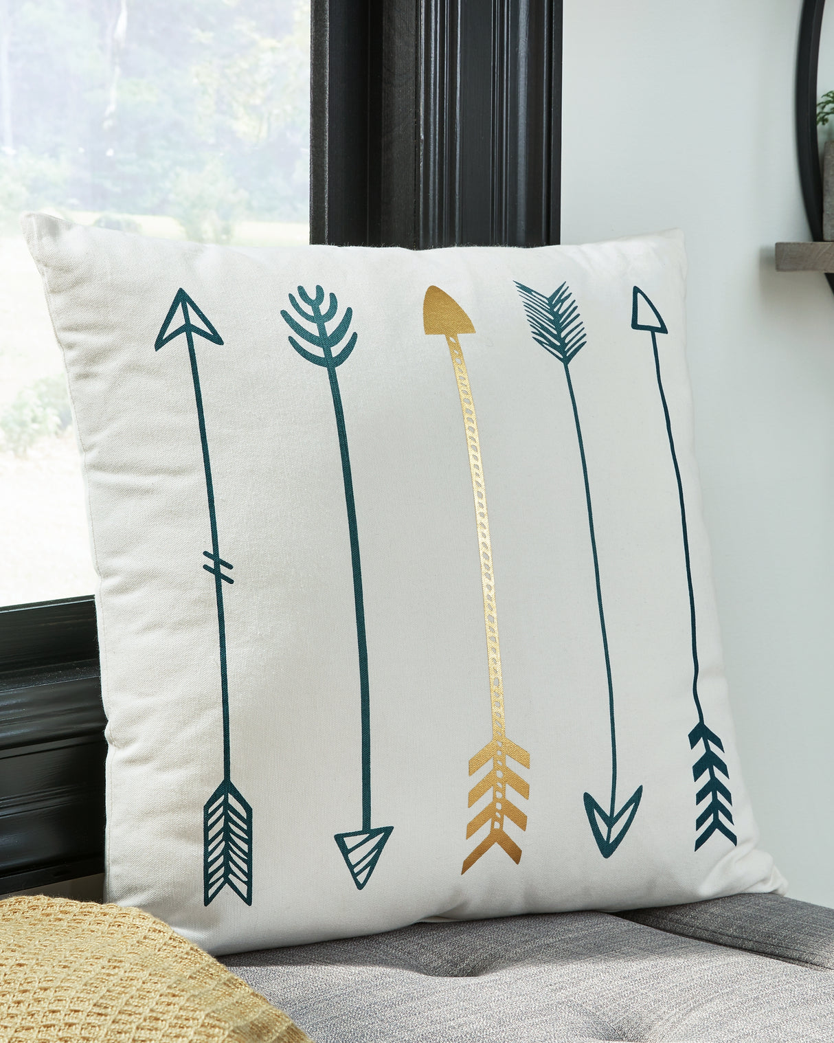 Gyldan White/Teal/Gold Pillow