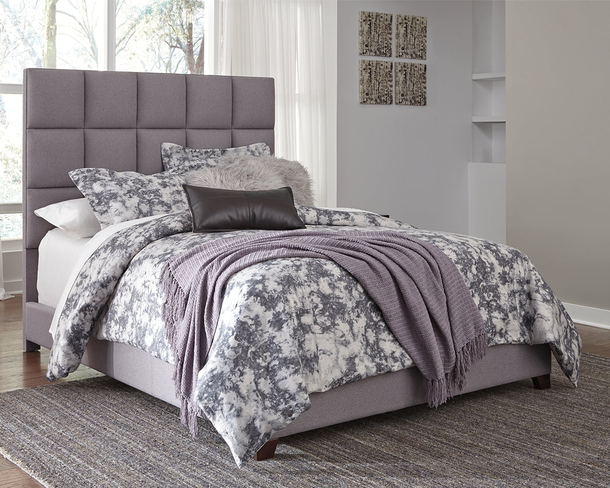 Dolante Gray Queen Upholstered Bed