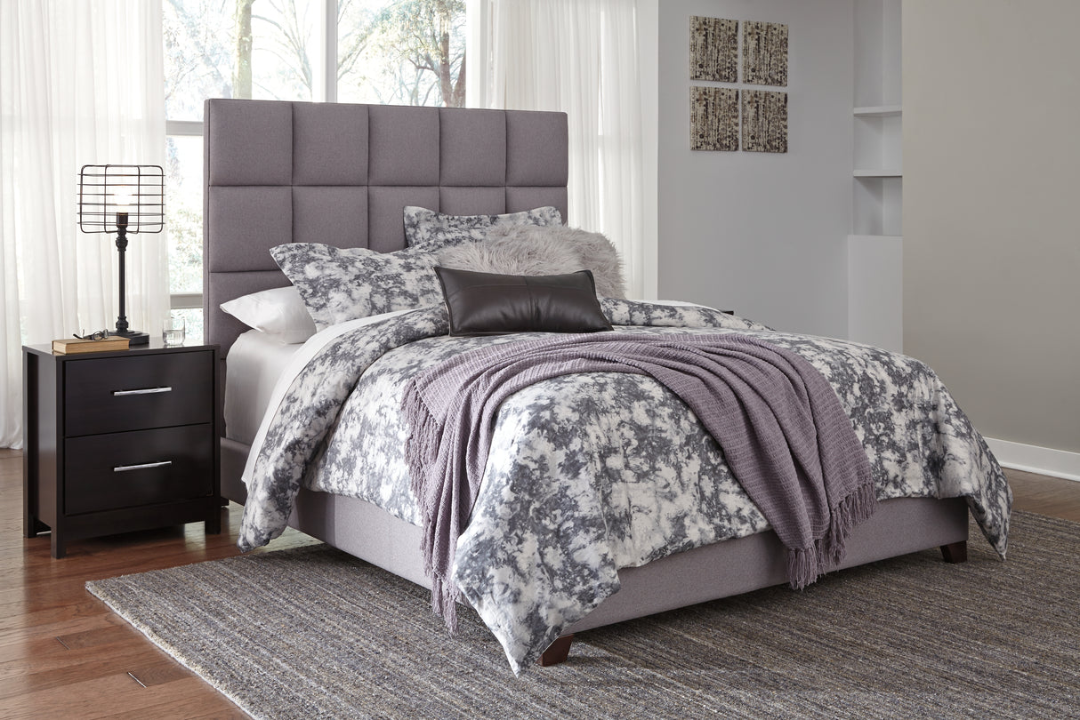 Dolante Gray Queen Upholstered Bed