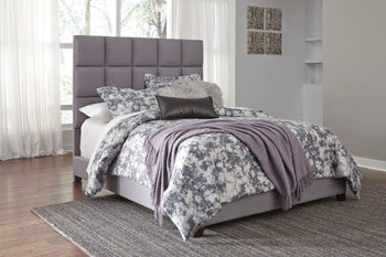 Dolante Gray Queen Upholstered Bed