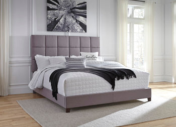 Dolante Gray King Upholstered Bed