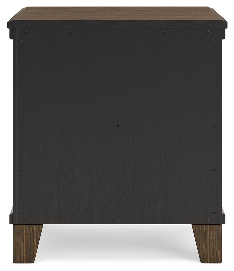 Shawbeck Dark Brown Nightstand