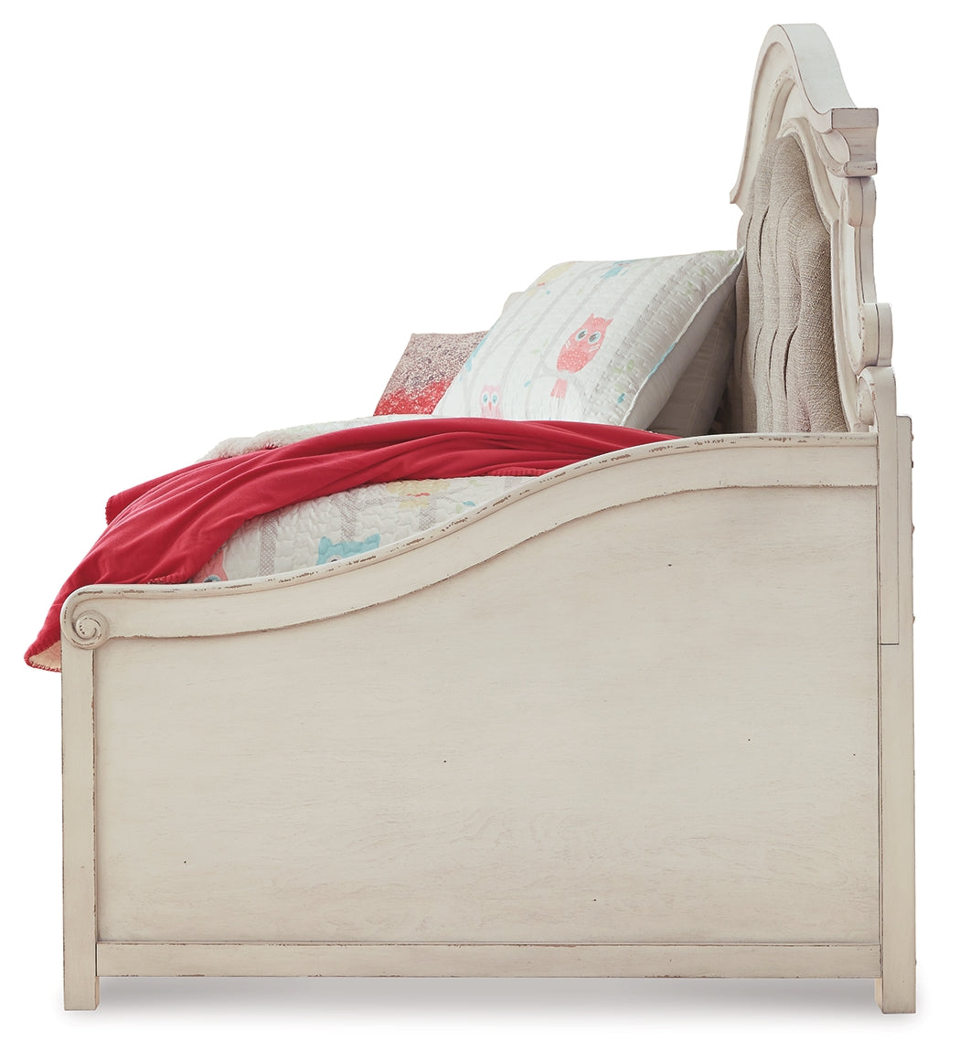 Realyn Twin Storage Day Bed and Dresser