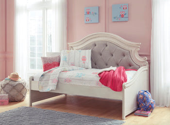 Realyn Chipped White Twin Day Bed