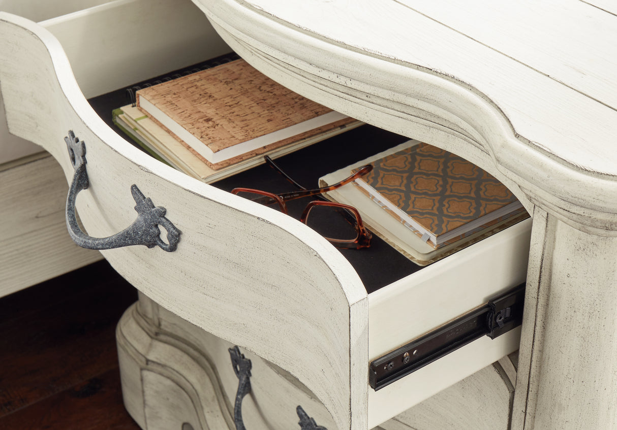 Arlendyne Antique White Nightstand