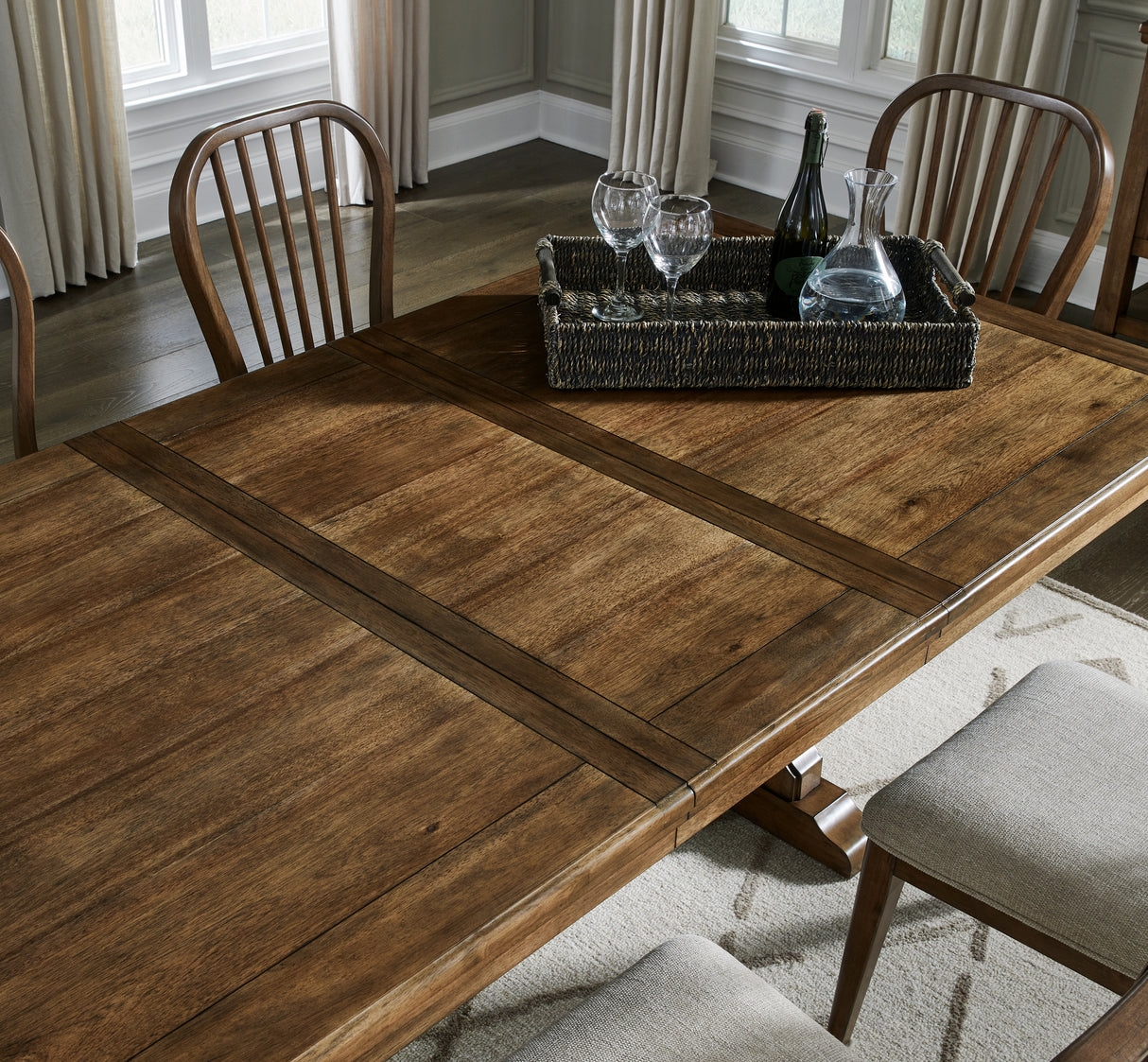 Sturlayne Dining Table and 6 Chairs