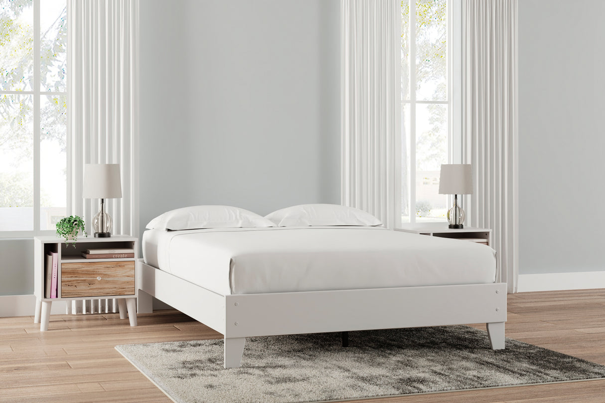 Piperton White Queen Platform Bed