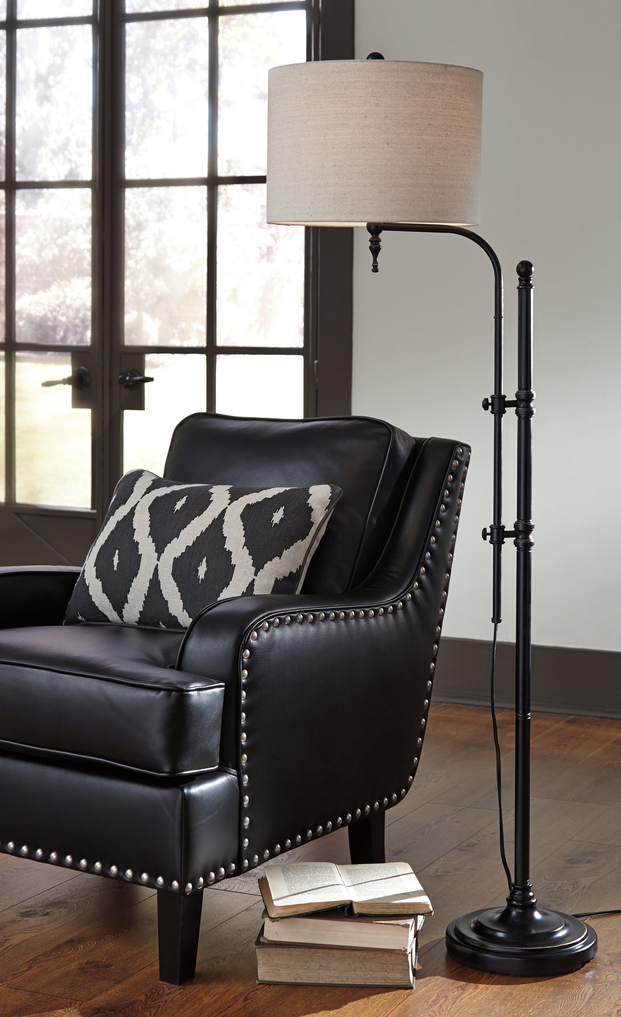 Anemoon Black Floor Lamp