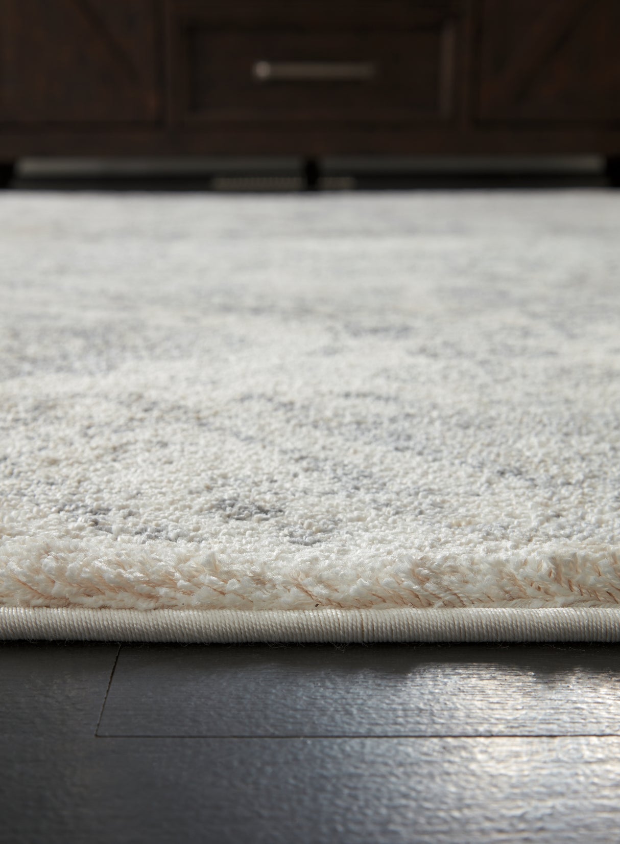 Precia Gray/Cream 5'3" X 7'3" Rug