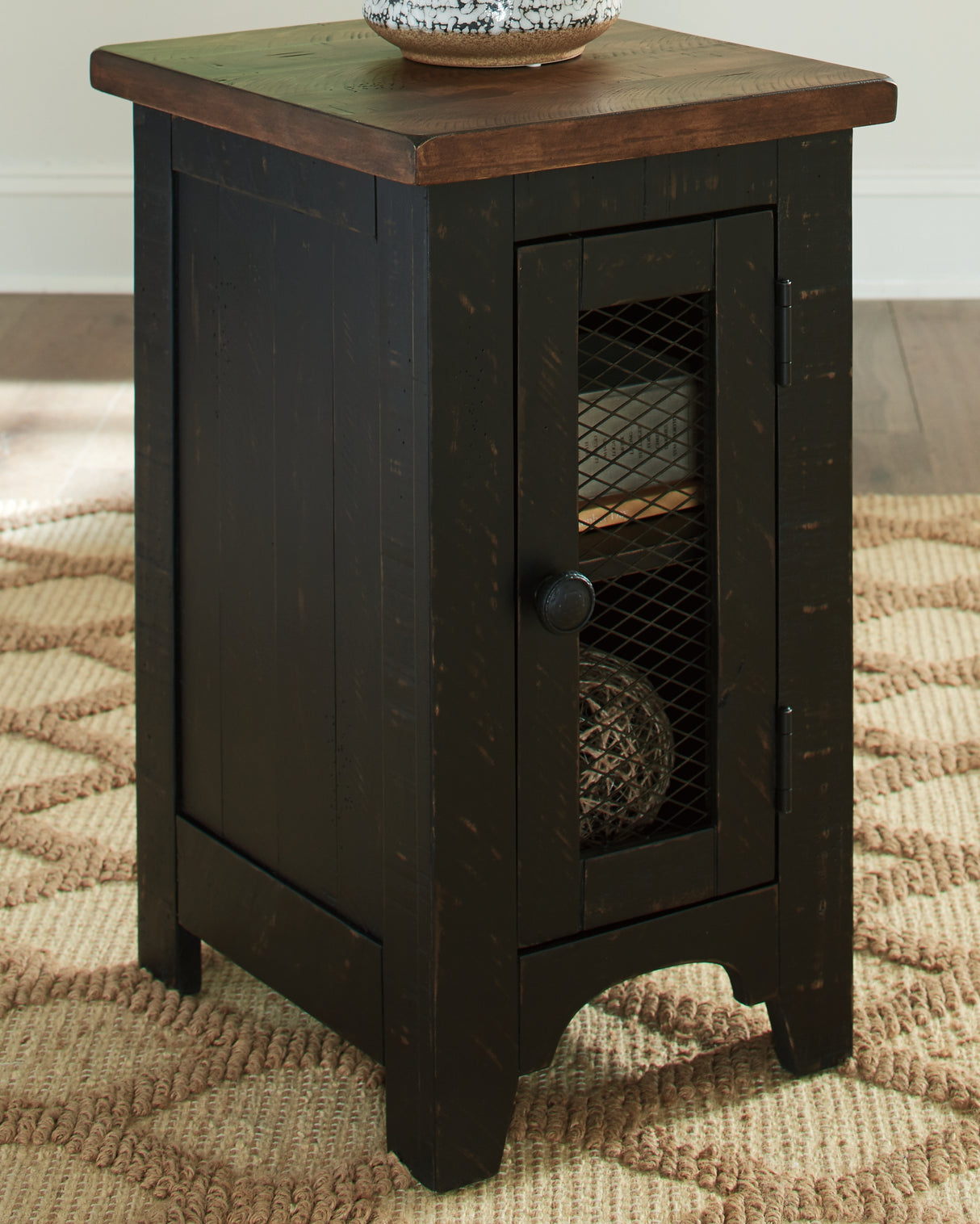 Valebeck Black/Brown Chairside End Table