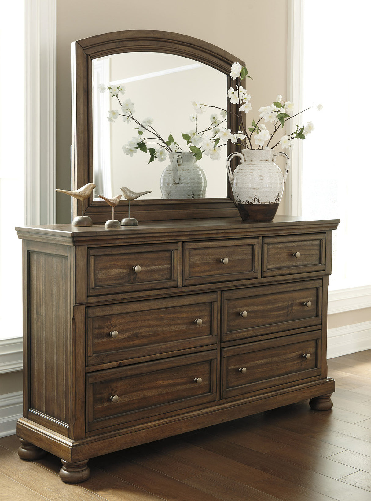 Flynnter Sleigh Bedroom Set In Medium Brown