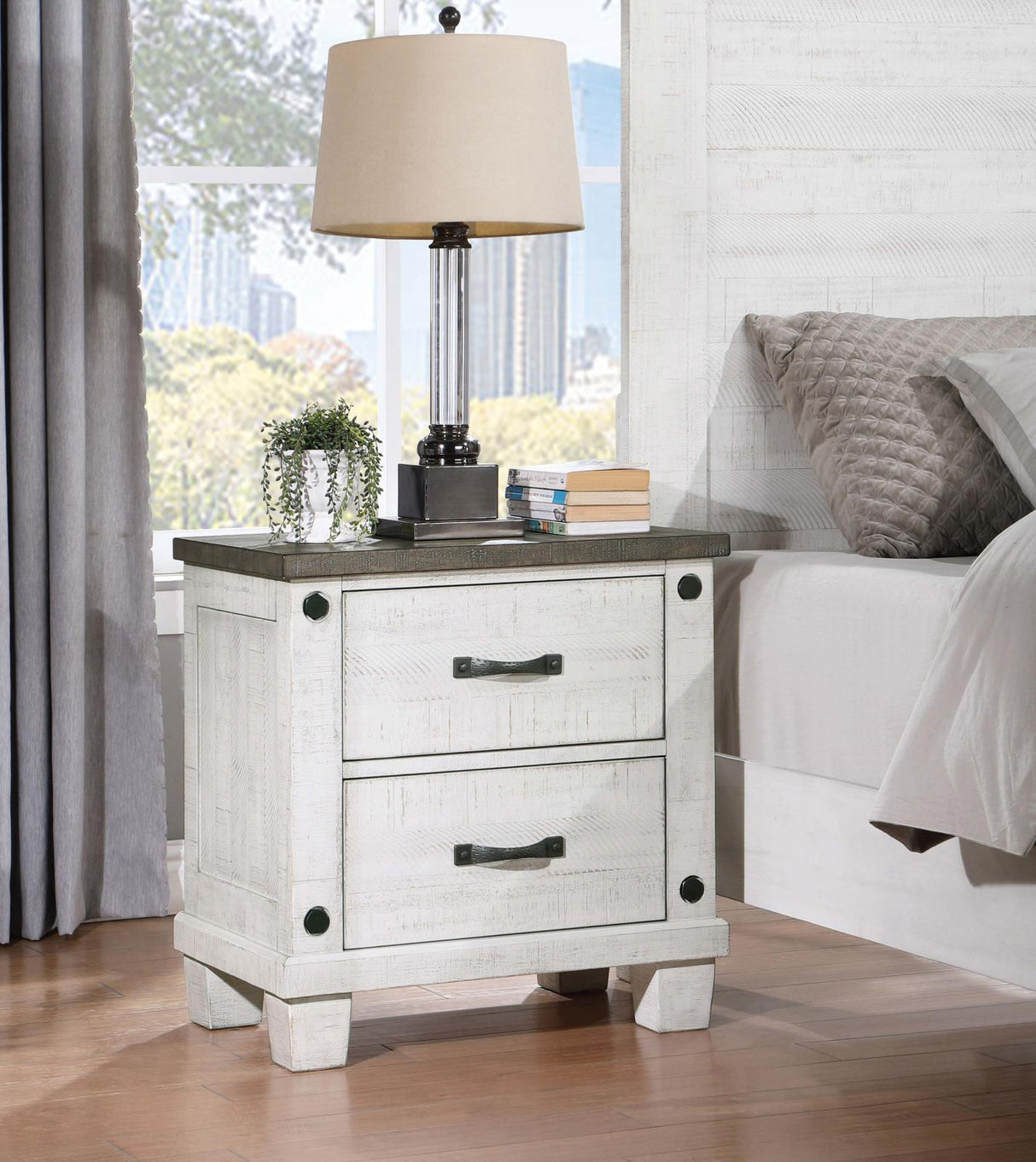 Lilith Bedroom Set In Distressed Grey/White